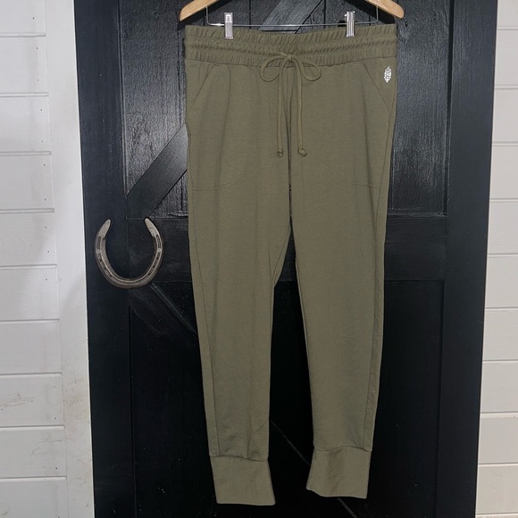 NWT Free People FP Movement Sunny Skinny Sweatpant Joggers in Everest Olive Sz L - Picture 2 of 10